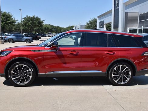 Certified 2026 Lincoln Aviator Reserve AWD/4WD image 12