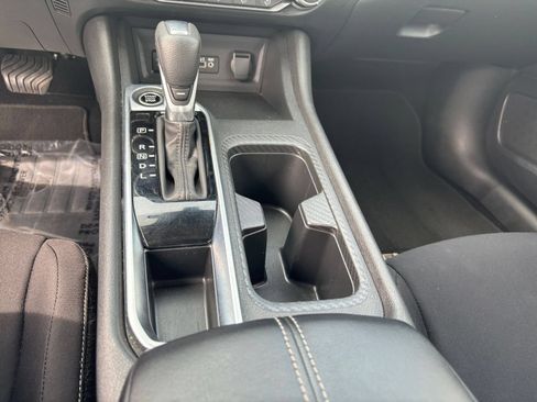 Used 2025 Nissan Sentra SV FWD image 40