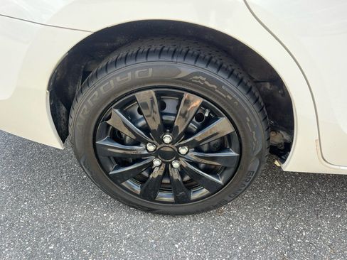 Used 2015 Toyota Corolla LE FWD image 22