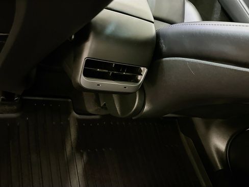 Used 2023 Tesla Model Y Long Range image 29