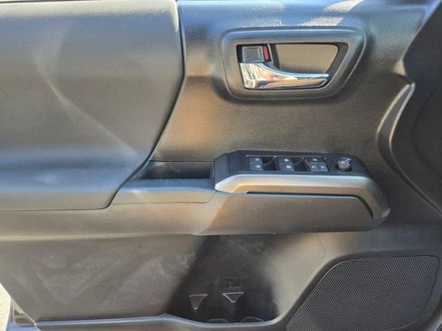 Used 2019 Toyota Tacoma TRD Sport w/ Technology Package image 30