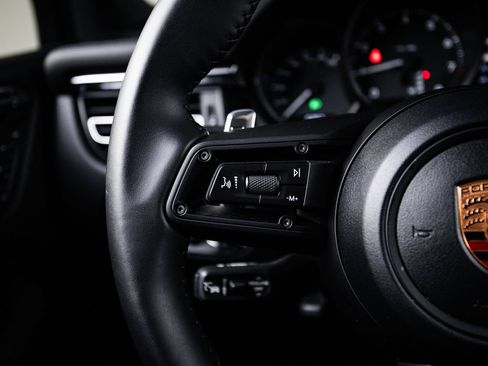 Certified 2026 Porsche Macan AWD/4WD image 17