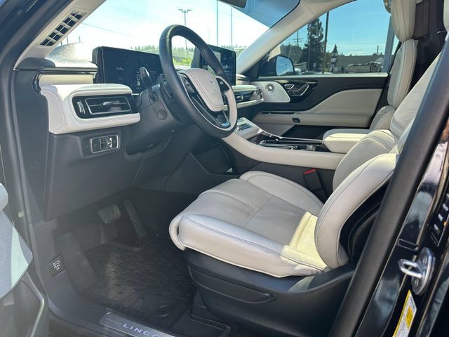 Used 2025 Lincoln Aviator Reserve w/ Luxury Package AWD/4WD image 9