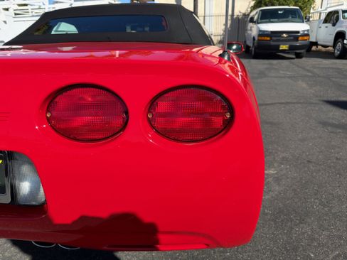 Used 2001 Chevrolet Corvette Convertible w/ Preferred Equipment Group2 image 33