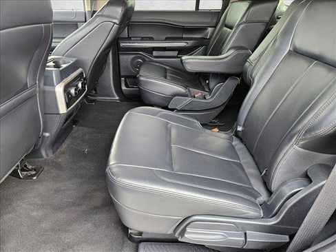 Used 2024 Ford Expedition XLT image 18