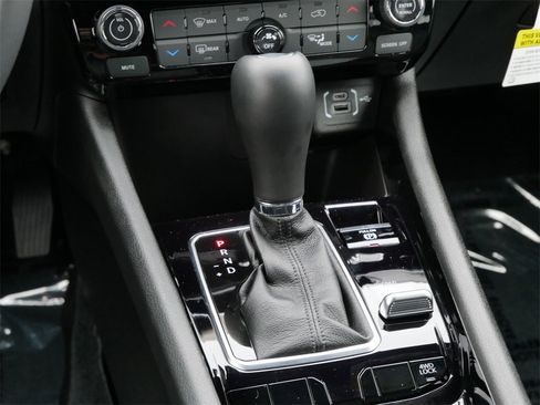 New 2025 Jeep Compass Limited image 11