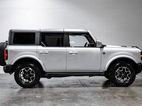 Used 2024 Ford Bronco Outer Banks AWD/4WD image 9