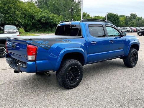 Used 2017 Toyota Tacoma TRD Sport w/ Tow Package (A/T) AWD/4WD image 6