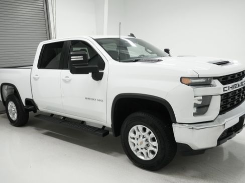 Used 2021 Chevrolet Silverado 2500 LT w/ Fleet Comfort Package image 3