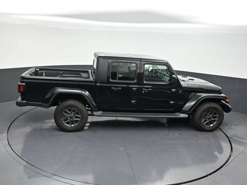 Used 2025 Jeep Gladiator Sport AWD/4WD image 19