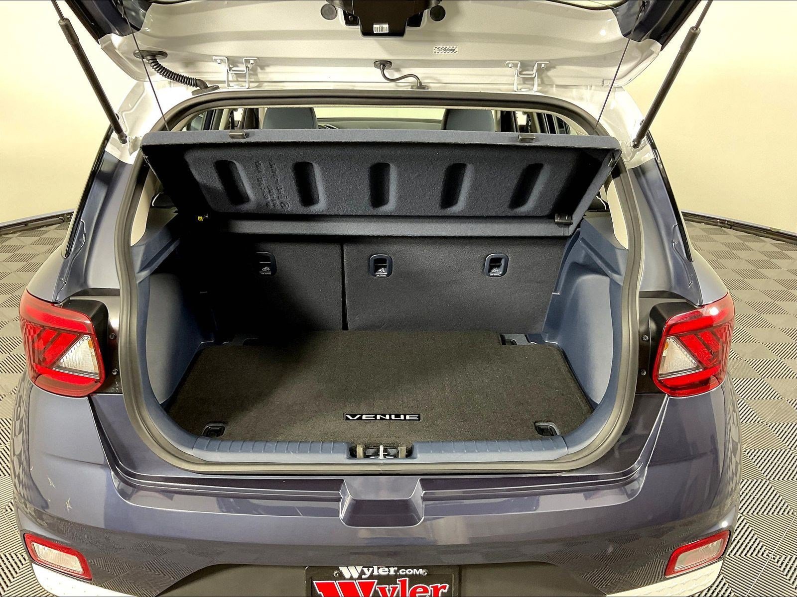 Used 2023 Hyundai Venue Limited FWD image 36