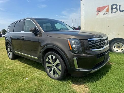 Used 2021 Kia Telluride EX w/ EX Premium Package FWD image 3