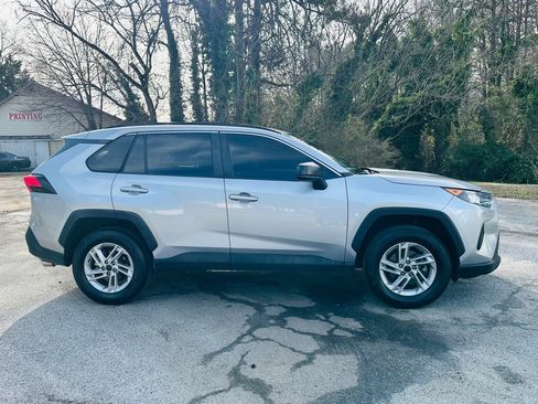 Used 2021 Toyota RAV4 LE image 5