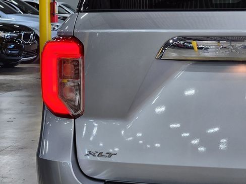 Used 2021 Ford Explorer XLT w/ Equipment Group 202A image 20