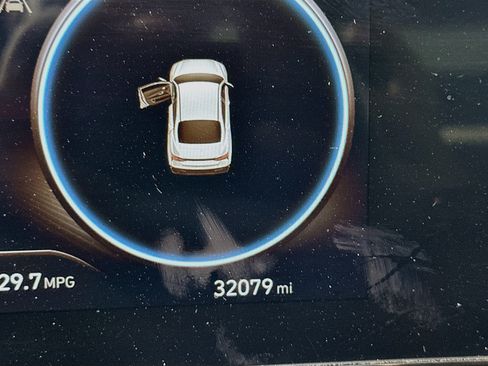 Used 2025 Hyundai Elantra SEL FWD image 19