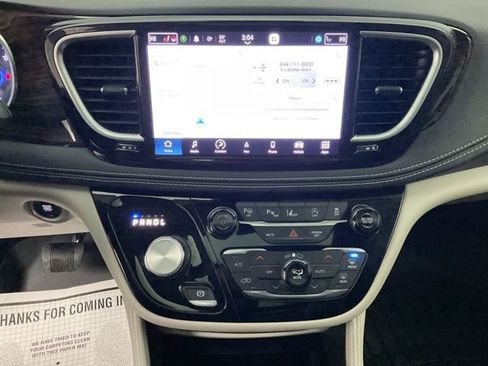 Used 2022 Chrysler Pacifica Limited image 15