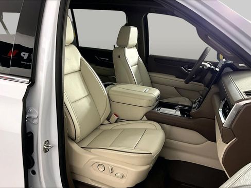Used 2026 GMC Yukon XL Denali w/ Sun & Power Step Package AWD/4WD image 9