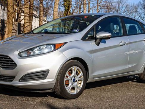 Used 2016 Ford Fiesta SE image 3