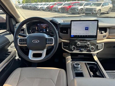 Used 2024 Ford Expedition Limited RWD image 15