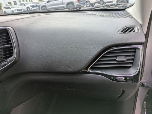 Used 2019 Jeep Cherokee Latitude Plus image 20