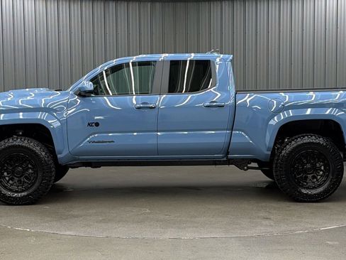 Used 2026 Toyota Tacoma TRD Sport AWD/4WD image 2