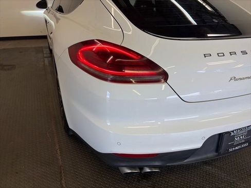 Used 2015 Porsche Panamera 4S image 9