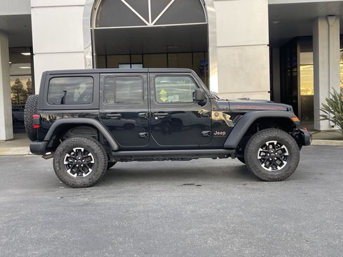 Used 2025 Jeep Wrangler Unlimited Rubicon image 8