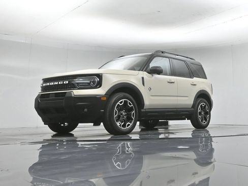 Used 2025 Ford Bronco Sport Outer Banks w/ Outer Banks Tech Package+ AWD/4WD image 44