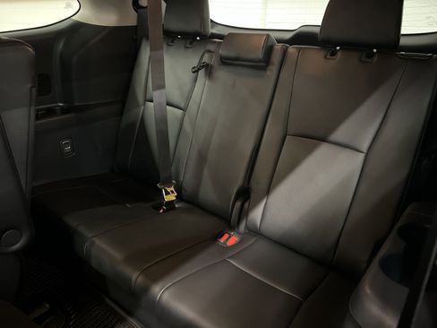 Used 2024 Toyota Highlander XLE image 22
