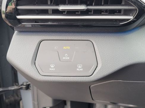 Used 2024 Volkswagen ID.4 2WD image 10