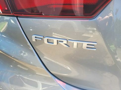 Used 2023 Kia Forte LXS FWD image 7