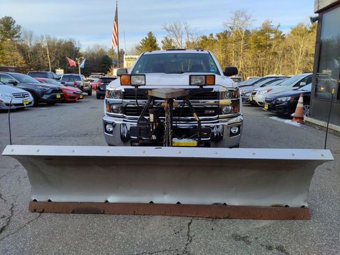 Used 2015 Chevrolet Silverado 2500 LT w/ LT Convenience Package image 4