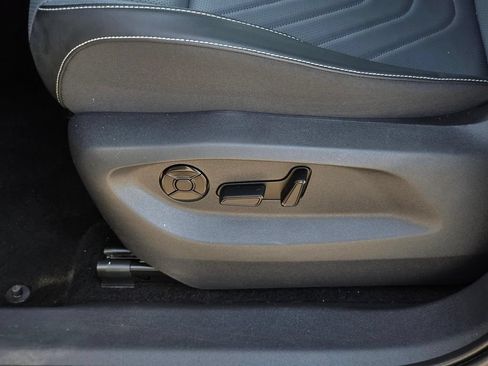 Used 2026 Volkswagen Tiguan SE FWD image 32