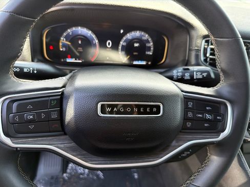 Used 2024 Jeep Wagoneer L Series II RWD image 15