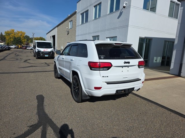 Used 2017 Jeep Grand Cherokee Altitude AWD/4WD image 7