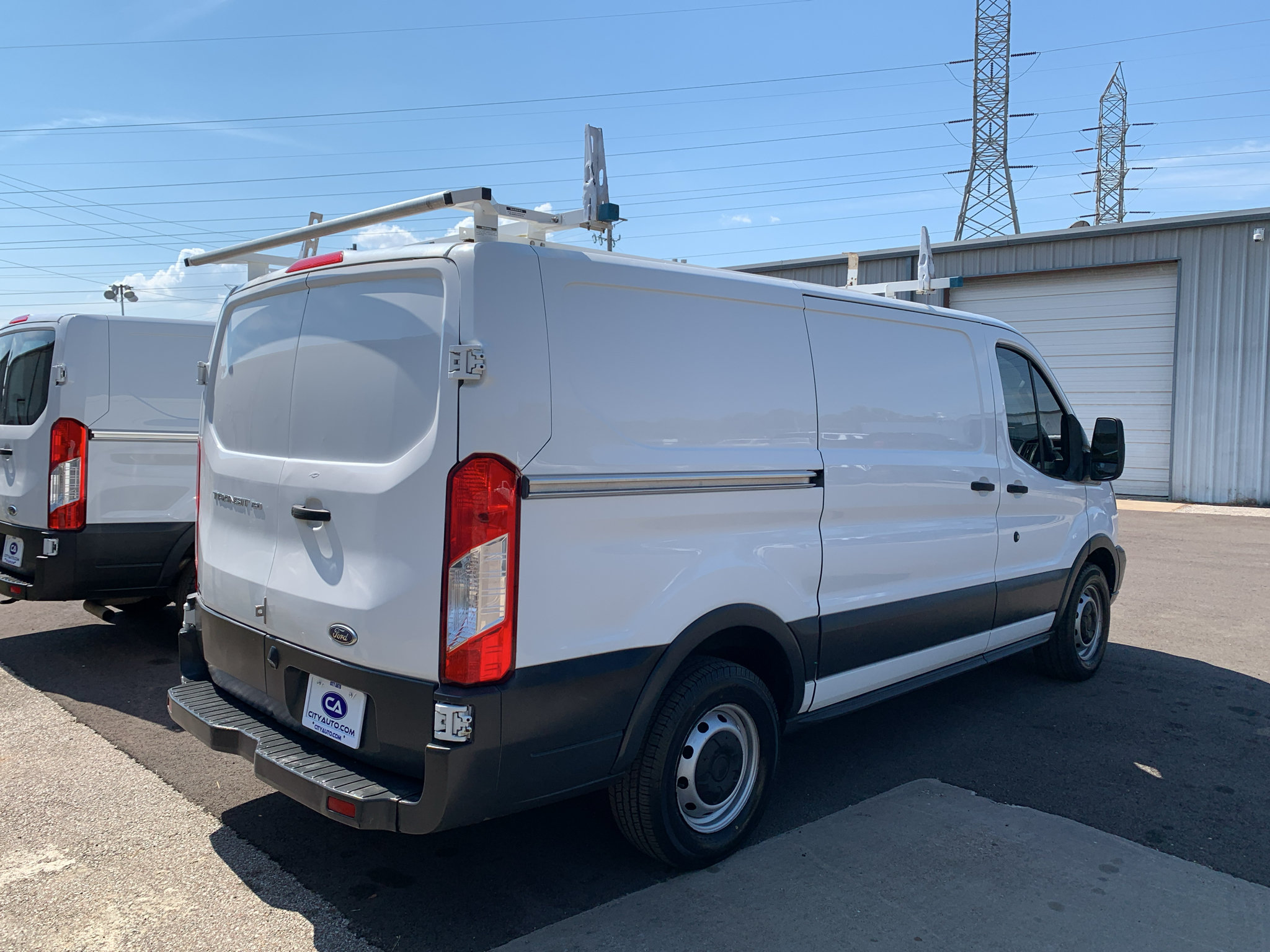 Used 2018 Ford Transit 150 130 Low Roof RWD image 3