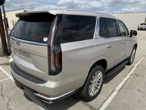 Used 2024 Cadillac Escalade Premium Luxury image 4