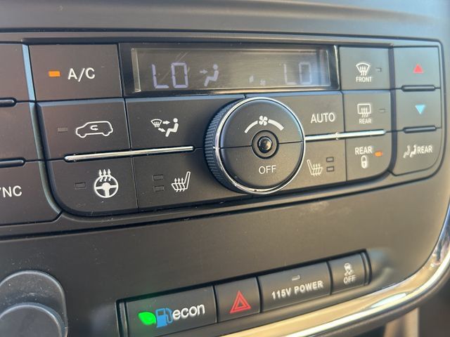 Used 2015 Chrysler Town & Country Touring-L w/ Driver Convenience Group FWD image 3