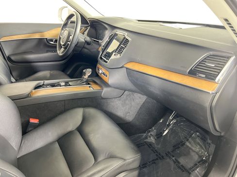 Used 2022 Volvo XC90 T6 Momentum w/ Advanced Package image 27