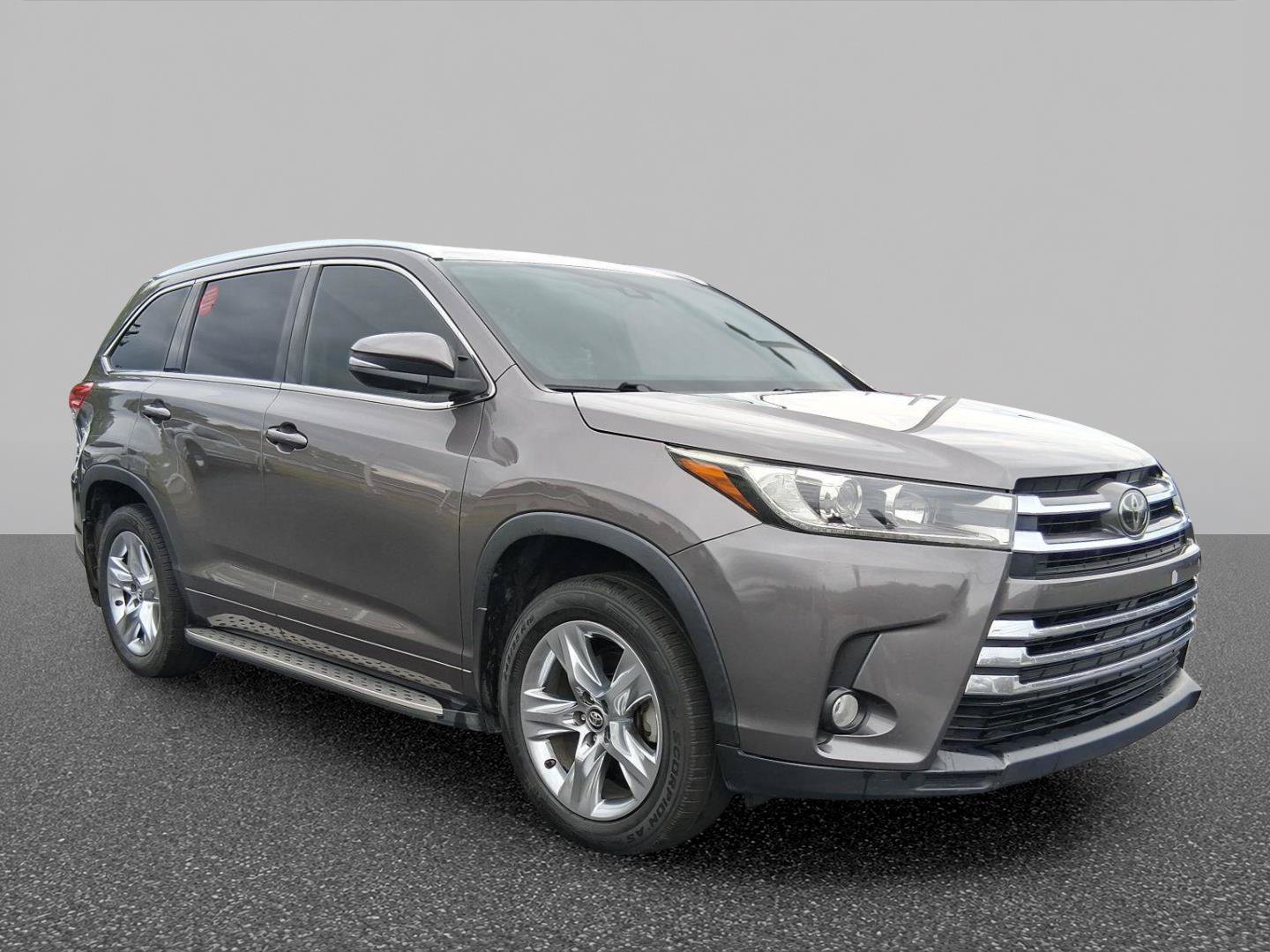 Used 2018 Toyota Highlander Limited FWD image 2