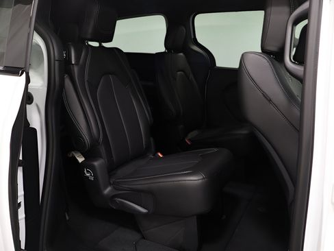 New 2026 Chrysler Pacifica Select w/ S Appearance Package FWD image 15