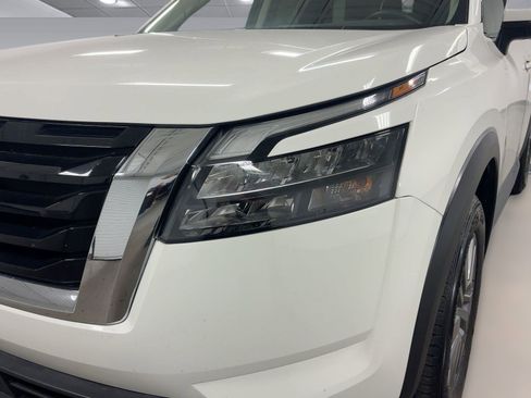Used 2025 Nissan Pathfinder SV image 10