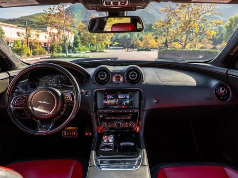 Used 2017 Jaguar XJ R RWD image 24