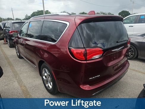 Used 2017 Chrysler Pacifica Limited w/ UConnect Theater Package FWD image 10