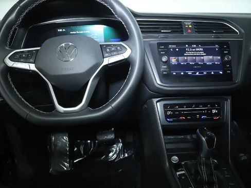 Certified 2023 Volkswagen Tiguan SE image 29