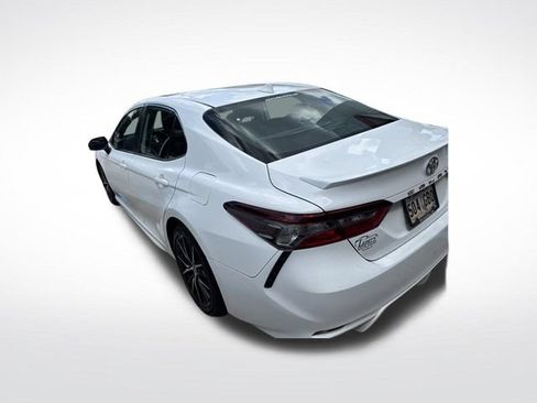 Used 2021 Toyota Camry SE FWD image 3