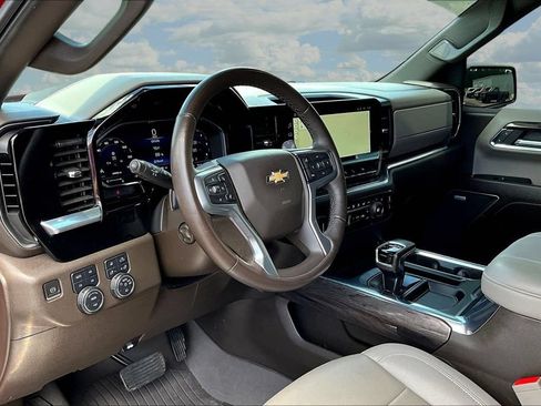 Used 2023 Chevrolet Silverado 1500 LTZ AWD/4WD image 20
