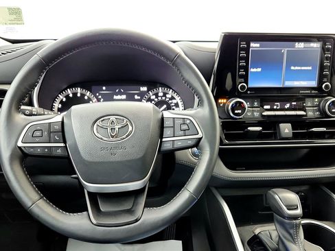 Certified 2022 Toyota Highlander XLE image 38