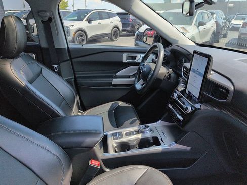 Used 2023 Ford Explorer Limited w/ Limited Technology Package RWD image 7