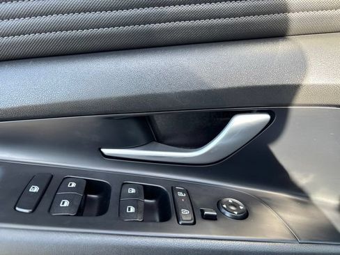 Used 2025 Hyundai Elantra SEL FWD image 14